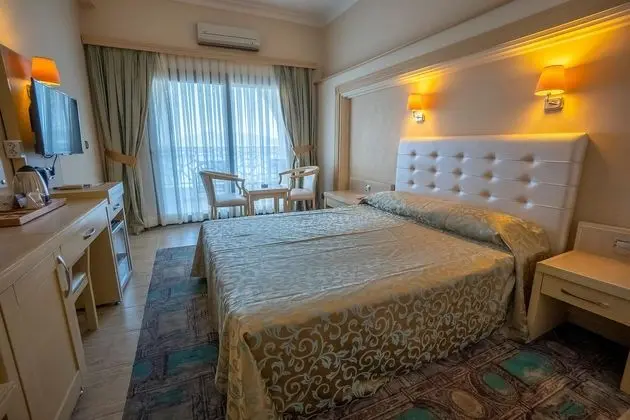 https://images.etstur.com/files/images/hotelImages/TR/54020/l/Azka-Hotel-Oda-352990.jpg