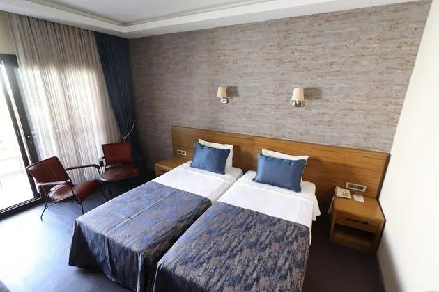 https://images.etstur.com/files/images/hotelImages/TR/54020/l/Azka-Hotel-Oda-352999.jpg