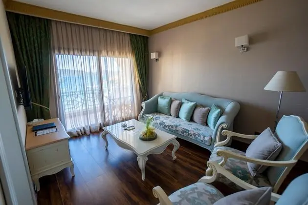 https://images.etstur.com/files/images/hotelImages/TR/54020/l/Azka-Hotel-Oda-353004.jpg