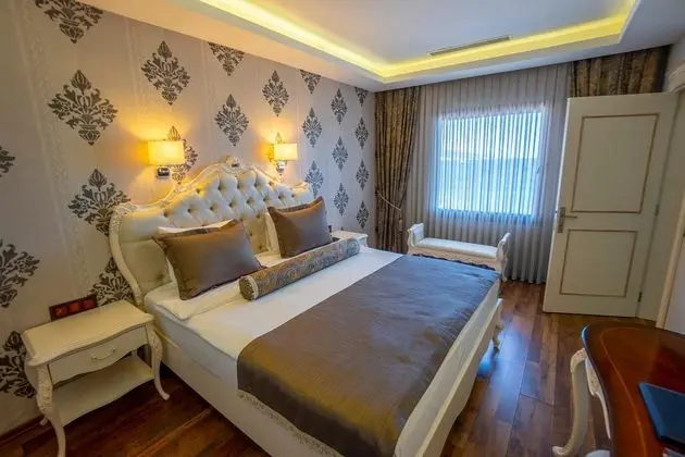 https://images.etstur.com/files/images/hotelImages/TR/54020/l/Azka-Hotel-Oda-353008.jpg