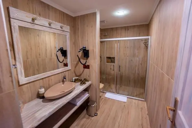 https://images.etstur.com/files/images/hotelImages/TR/54020/l/Azka-Hotel-Oda-353011.jpg