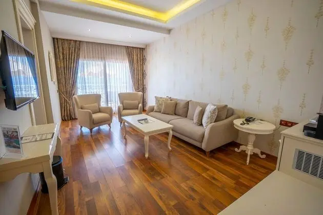 https://images.etstur.com/files/images/hotelImages/TR/54020/l/Azka-Hotel-Oda-353012.jpg