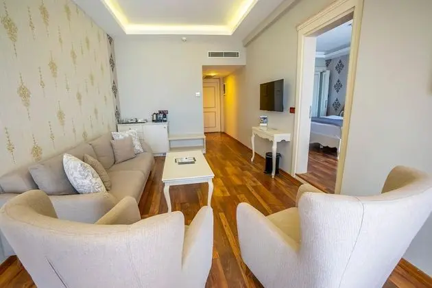 https://images.etstur.com/files/images/hotelImages/TR/54020/l/Azka-Hotel-Oda-353013.jpg