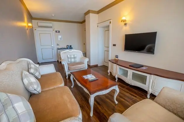 https://images.etstur.com/files/images/hotelImages/TR/54020/l/Azka-Hotel-Oda-353015.jpg