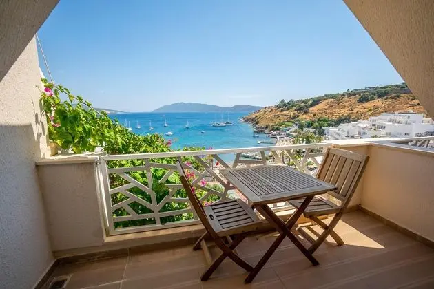https://images.etstur.com/files/images/hotelImages/TR/54020/l/Azka-Hotel-Oda-353017.jpg
