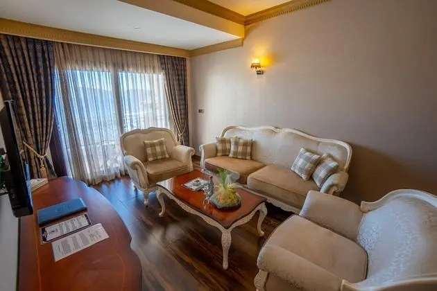 https://images.etstur.com/files/images/hotelImages/TR/54020/l/Azka-Hotel-Oda-353019.jpg