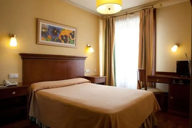 Büyük Yataklı Tek Kişilik Oda