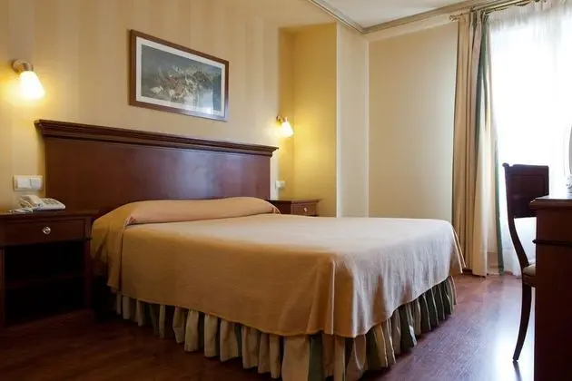 Büyük Yataklı Tek Kişilik Oda