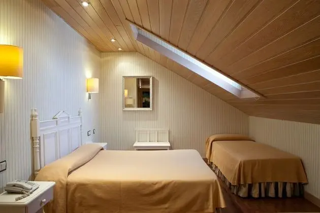 Büyük Yataklı Tek Kişilik Oda