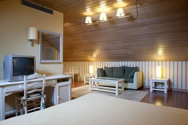 Büyük Yataklı Tek Kişilik Oda