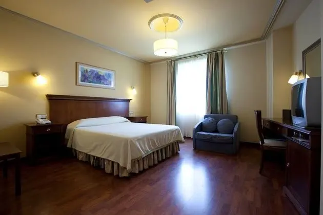 Büyük Yataklı Tek Kişilik Oda