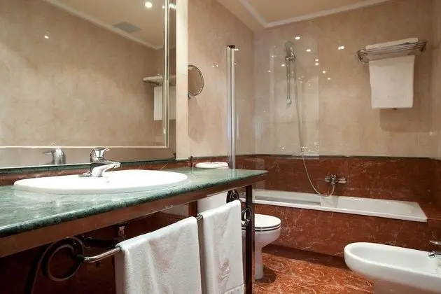 Tek Büyük veya İki Ayrı Yataklı Oda