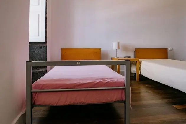 İki Ayrı Yataklı Oda, Ortak Banyo