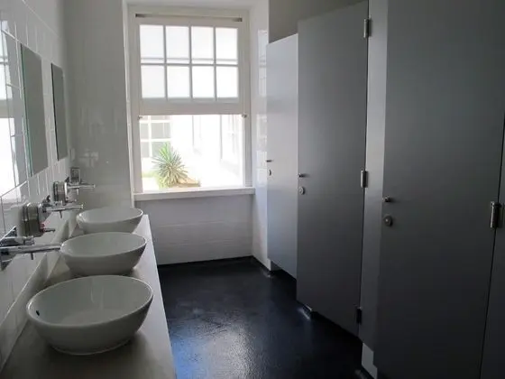 Ortak Ranzalı Oda, Ortak Banyo (Female)