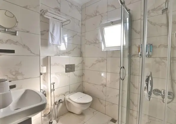 Çift Kişilik, Şehir Manzaralı