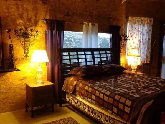 Calafia (Cal King Bed)