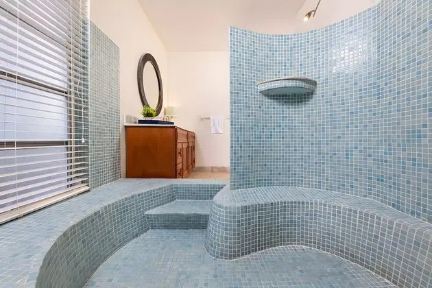 Royale Deluxe Sea View Suite