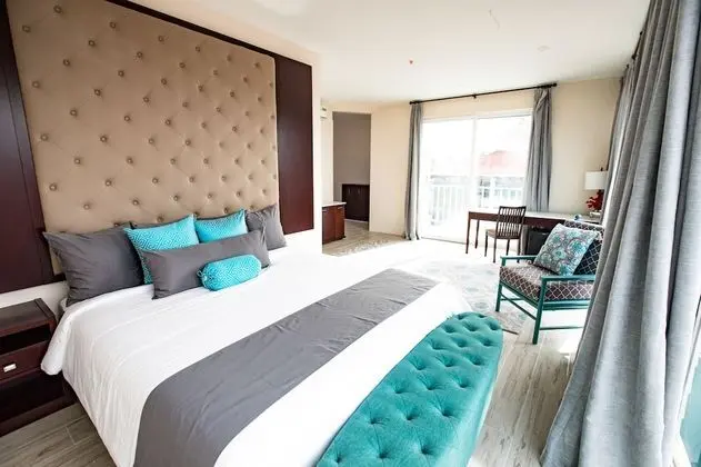 Luxury King Suite with Balcony and Town View