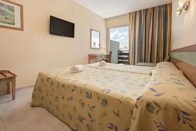 1 Çift Kişilik Veya 2 Tek Kişilik Yatak Pool View
