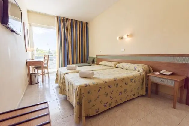 1 Çift Kişilik Veya 2 Tek Kişilik Yatak Pool View