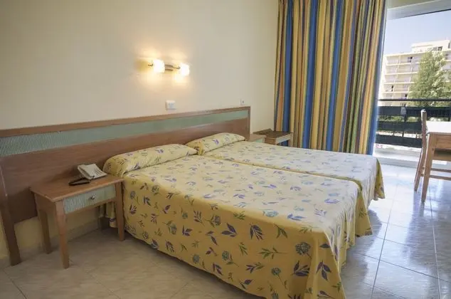 Tek Büyük Yataklı Oda, 2 Tek Kişilik Yatak