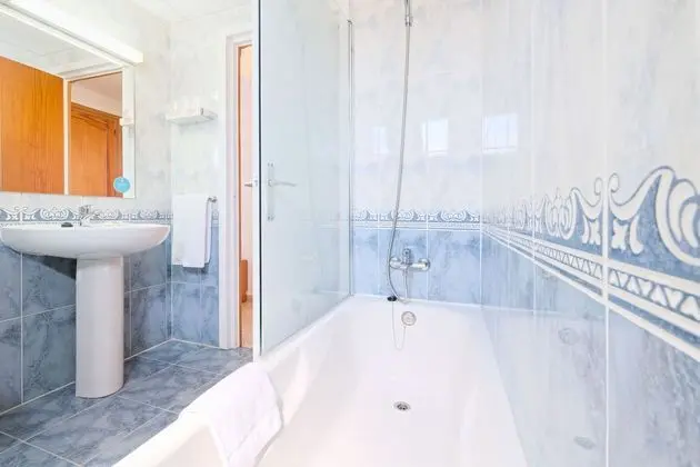 1 Çift Kişilik Veya 2 Tek Kişilik Yatak Pool View