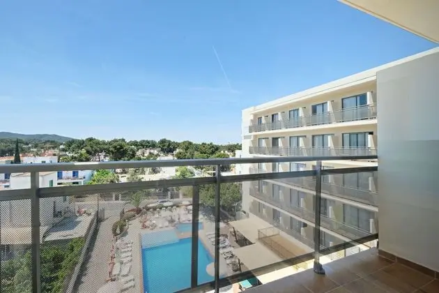 1 Çift Kişilik Veya 2 Tek Kişilik Yatak Pool View