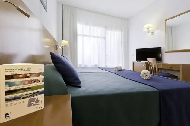 1 Çift Kişilik Veya 2 Tek Kişilik Yatak Pool View