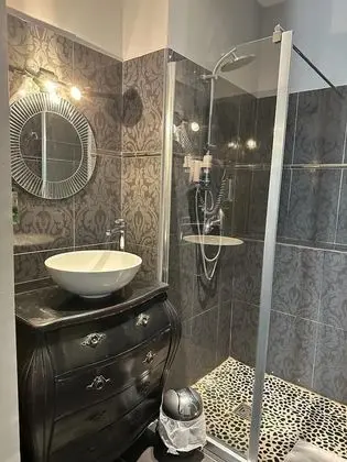 Üç Kişilik Oda