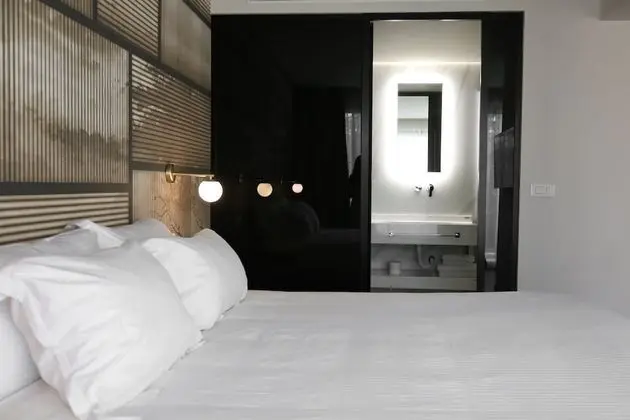 Premium Suite (Top Floor)