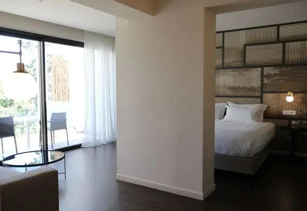 Premium Suite (Top Floor)