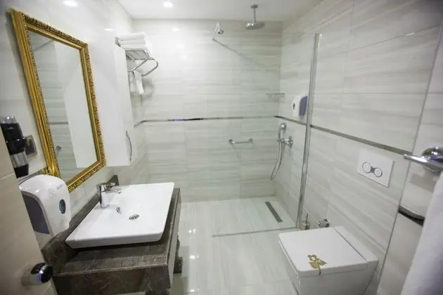 https://imagessl.etstur.com/files/images/hotelImages/TR/50048/l/Azura-Deluxe-Resort---Spa-Oda-200666.jpg