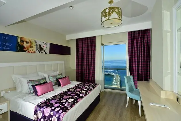 https://imagessl.etstur.com/files/images/hotelImages/TR/50048/l/Azura-Deluxe-Resort---Spa-Oda-200669.jpg