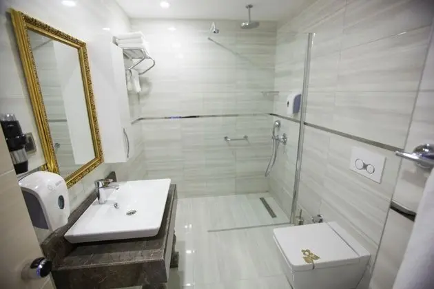 https://imagessl.etstur.com/files/images/hotelImages/TR/50048/l/Azura-Deluxe-Resort---Spa-Oda-200671.jpg