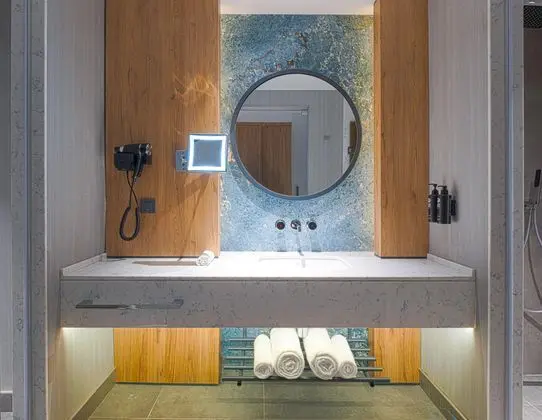 https://images.etstur.com/imgproxy/resize/2560x1440/files/images/hotelImages/etsrooms/519973/Azura_World_Hotel_20251215124959_3.jpg