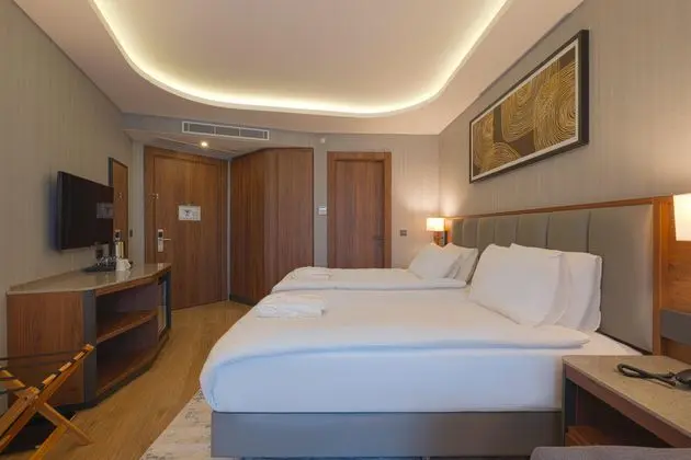 https://images.etstur.com/imgproxy/resize/2560x1440/files/images/hotelImages/etsrooms/519973/Azura_World_Hotel_20251215141927_2.jpg