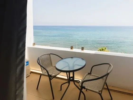 Standard Oda Balkonlu Ve Deniz Manzaralı ( French Bed )