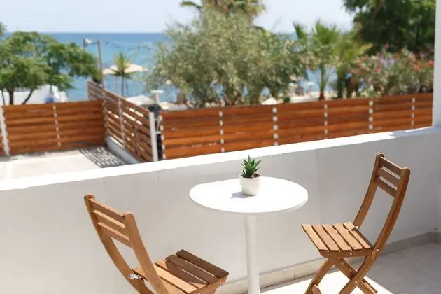 Teras Standard Oda Deniz Manzaralı ( French Bed )
