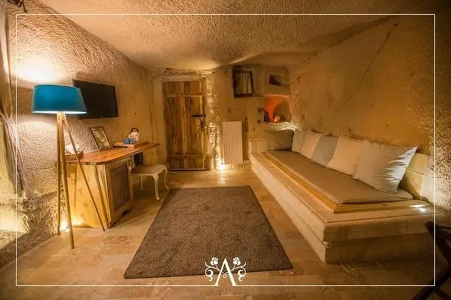 Presidential Mağara Suite, Vadi Manzaralı, Şömineli ve Jakuzili