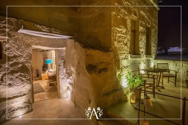 Presidential Mağara Suite, Vadi Manzaralı, Şömineli ve Jakuzili