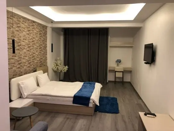 Tek Büyük Yataklı Oda, Havuz Manzaralı