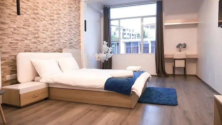 Tek Büyük Yataklı Oda, Havuz Manzaralı
