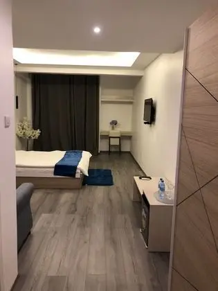 Tek Büyük Yataklı Oda, Havuz Manzaralı