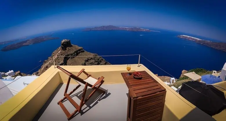 4-Bedroom Villa with Caldera View