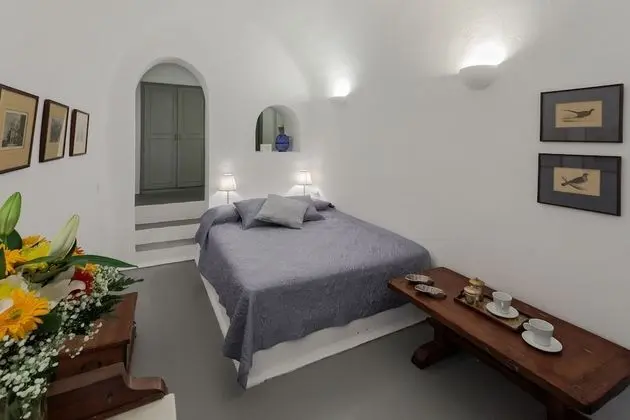 4-Bedroom Villa with Caldera View