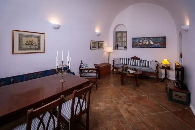 4-Bedroom Villa with Caldera View