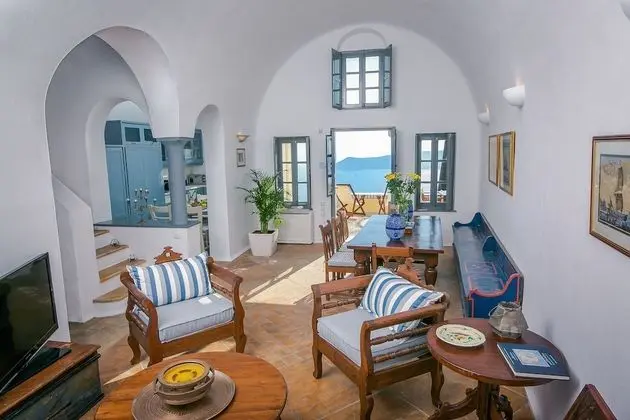 4-Bedroom Villa with Caldera View