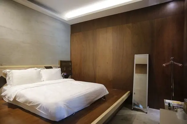 Tek Büyük Yataklı Oda, Ortak Banyo
