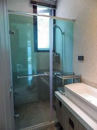 Tek Büyük Yataklı Oda, Ortak Banyo