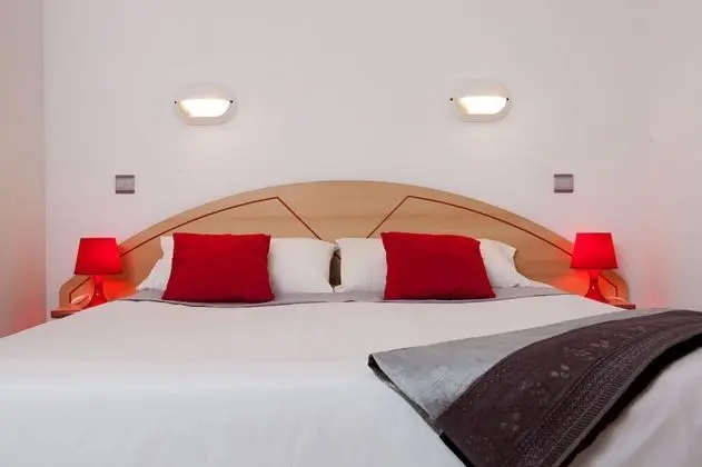 Tek Büyük veya İki Ayrı Yataklı Oda